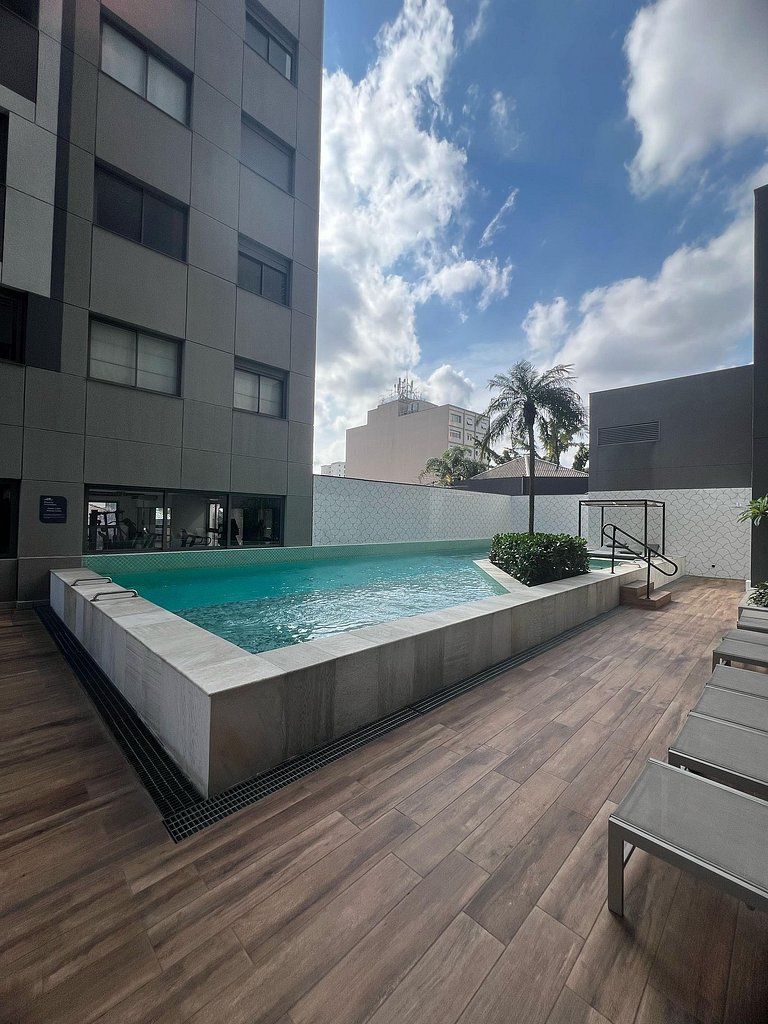 Studio moderno em Pinheiros com piscina